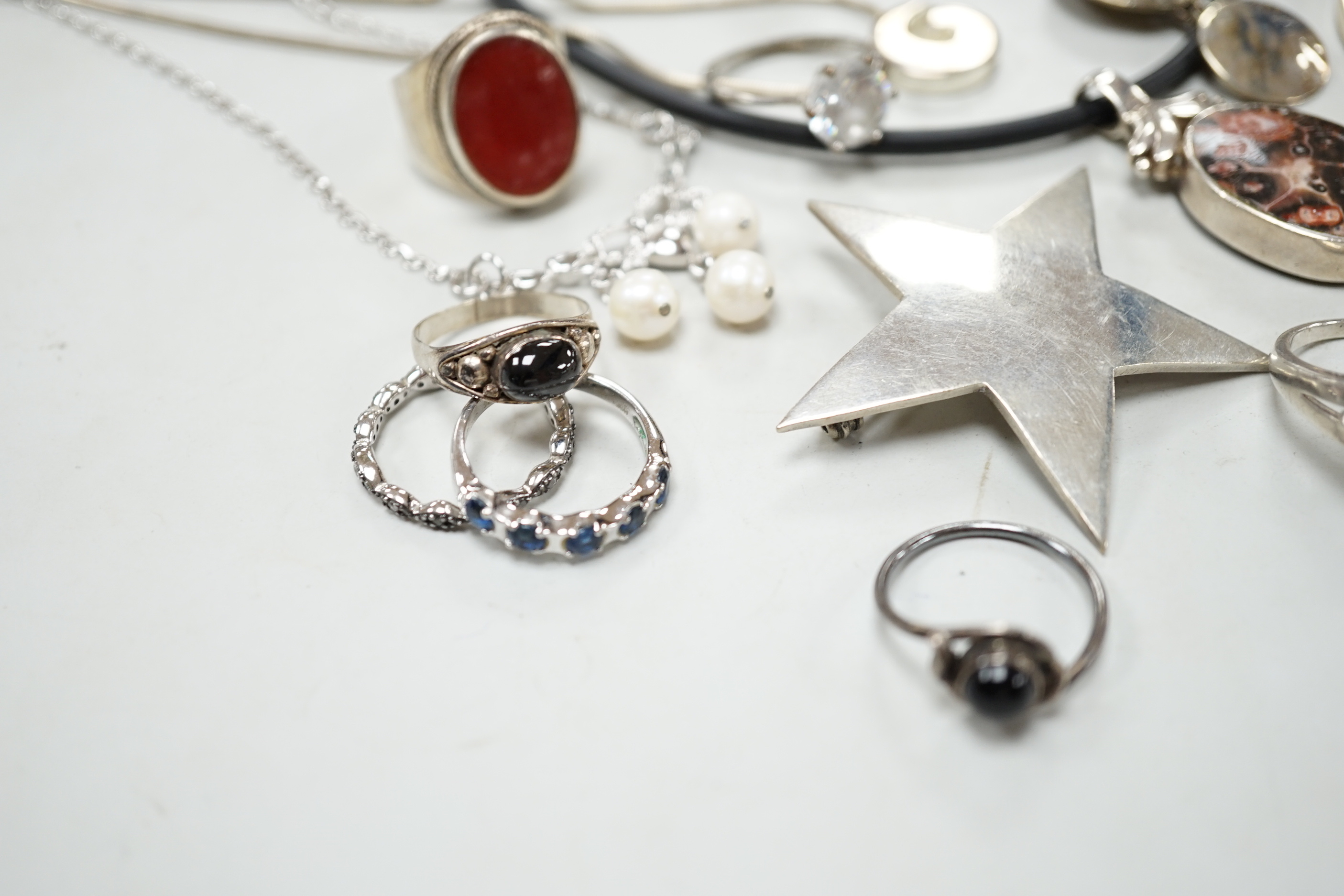 A small collection of 925 and white metal jewellery including a ring link necklace, rings, pendants and brooches etc.